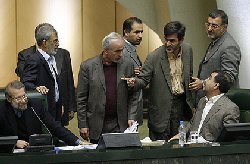 به علی لاریجانی هم اجازه سخنرانی ندادند