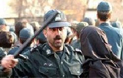 حمله وحوش خامنه ای به زنان در ورزشگاه+فیلم