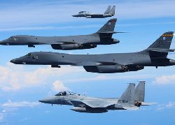 پرواز بمب افکن های بی-52 در نزدیکی ایران