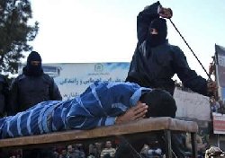 فیلم؛ اهواز: اجرای حکم وحشیانه شلاق در ملاعام