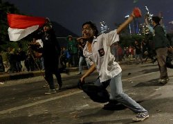 شورش جوانان اندونزی علیه قوانین شریعت اسلام