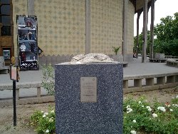 فقر و افزایش سرقت؛ از تندیس مشاهیر تا دریچه فاضلاب