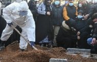 کرونا؛ هر روز به اندازه ۱۵ اتوبوس انسان دفن می‌شوند
