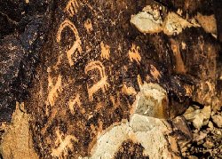 سنگ نگاره‌های هفت هزار ساله یزد هم در حال نابودی