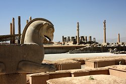 هخامنشی‌ ستیزی!؛ پاسخی به پاسدار ضد ایرانی (نقدی)